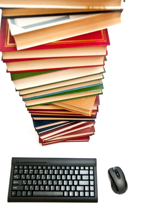 Books_and_keyboard.jpg - 130.94 kB