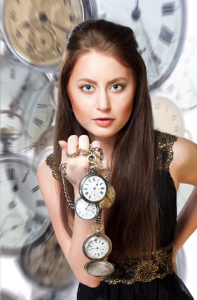 clocks_and_lady.jpg - 153.81 kB